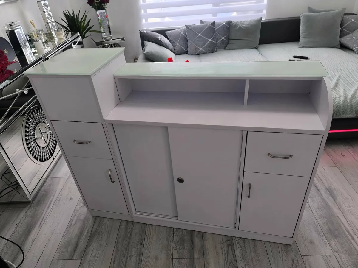 Reception Desk - Image 4