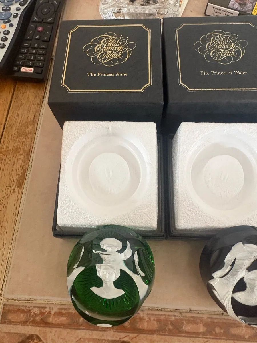 4 pinches baccarat commemorative paperweights - Image 3