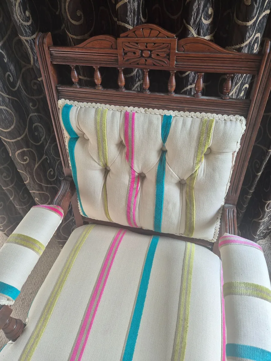 His and her chairs - Image 4