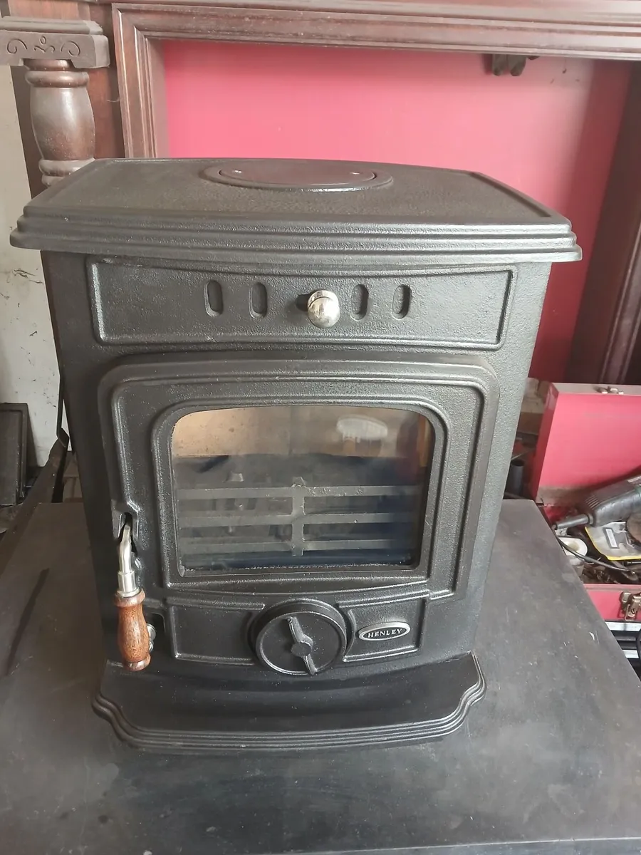Henley Aran small solid fuel stove - Image 1