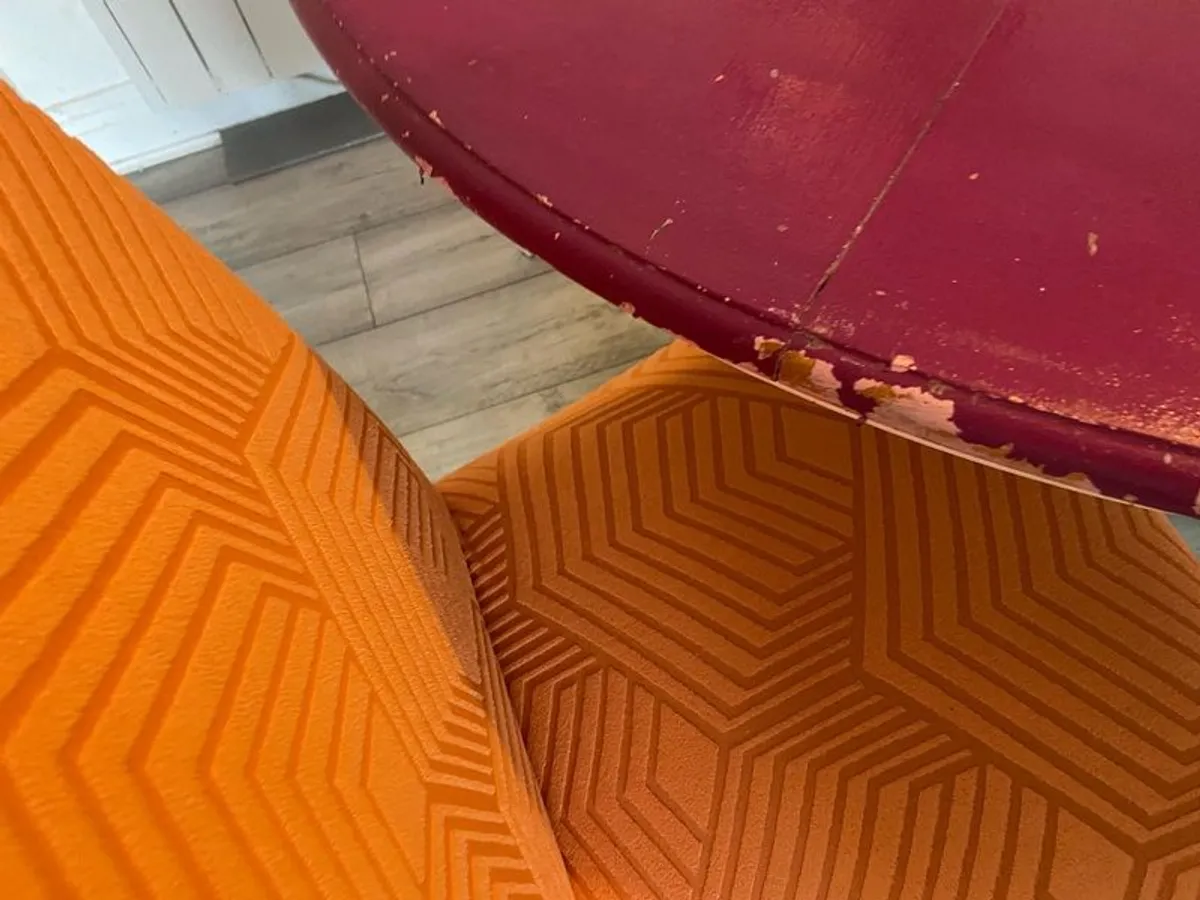 round table and chairs - Image 3