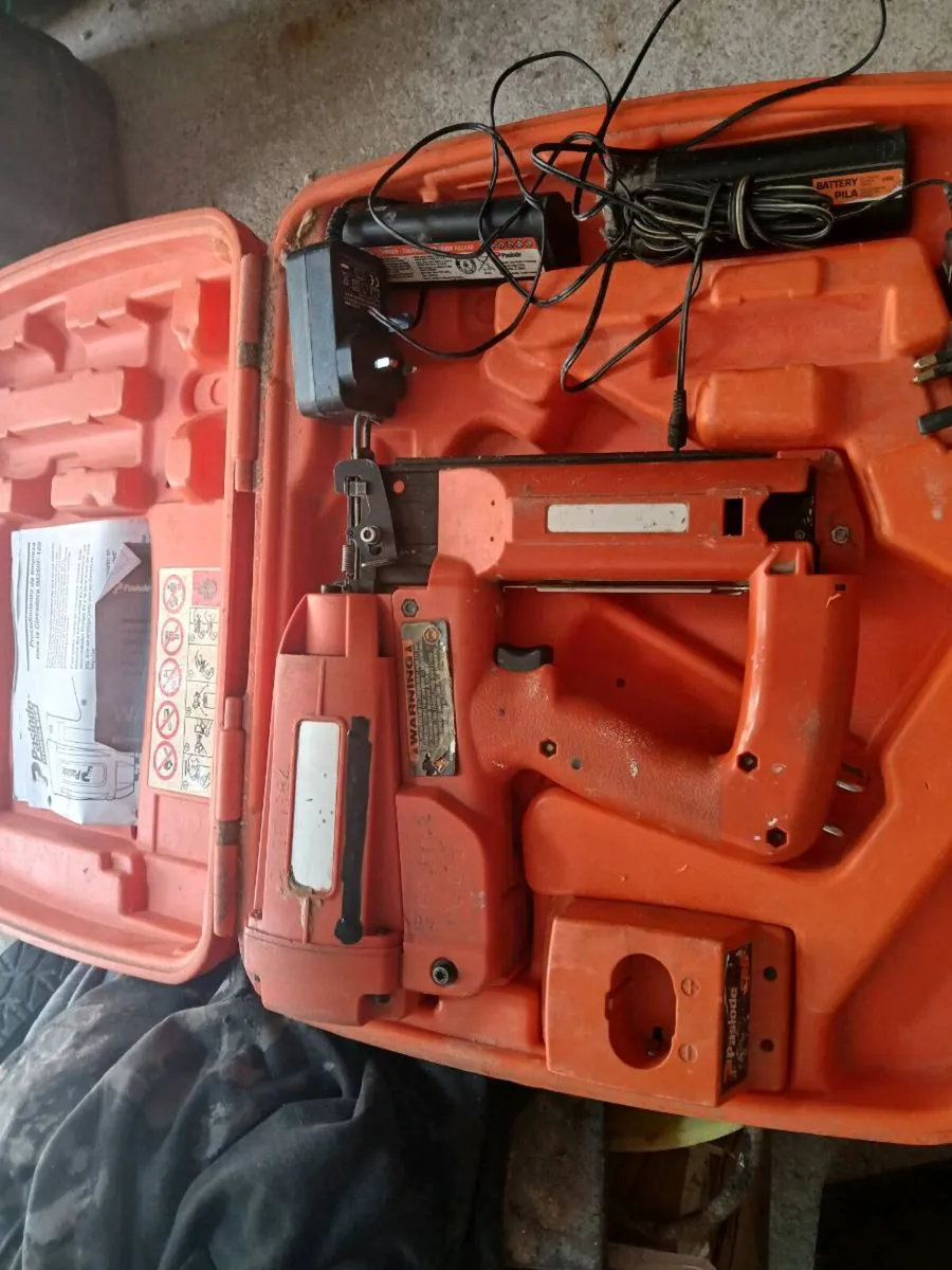 2  nail guns - Image 1