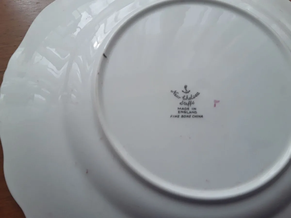One small cake plate suitable for matching up - Image 4