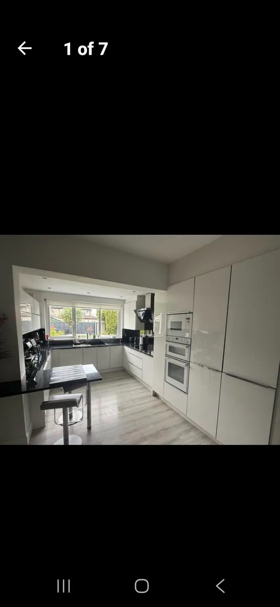 White high gloss kitchen - Image 1