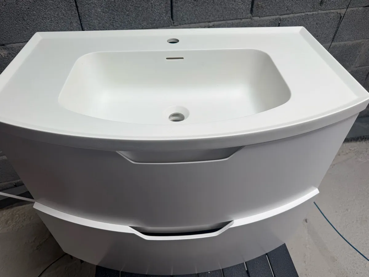 Bathroom basin unit - Image 1