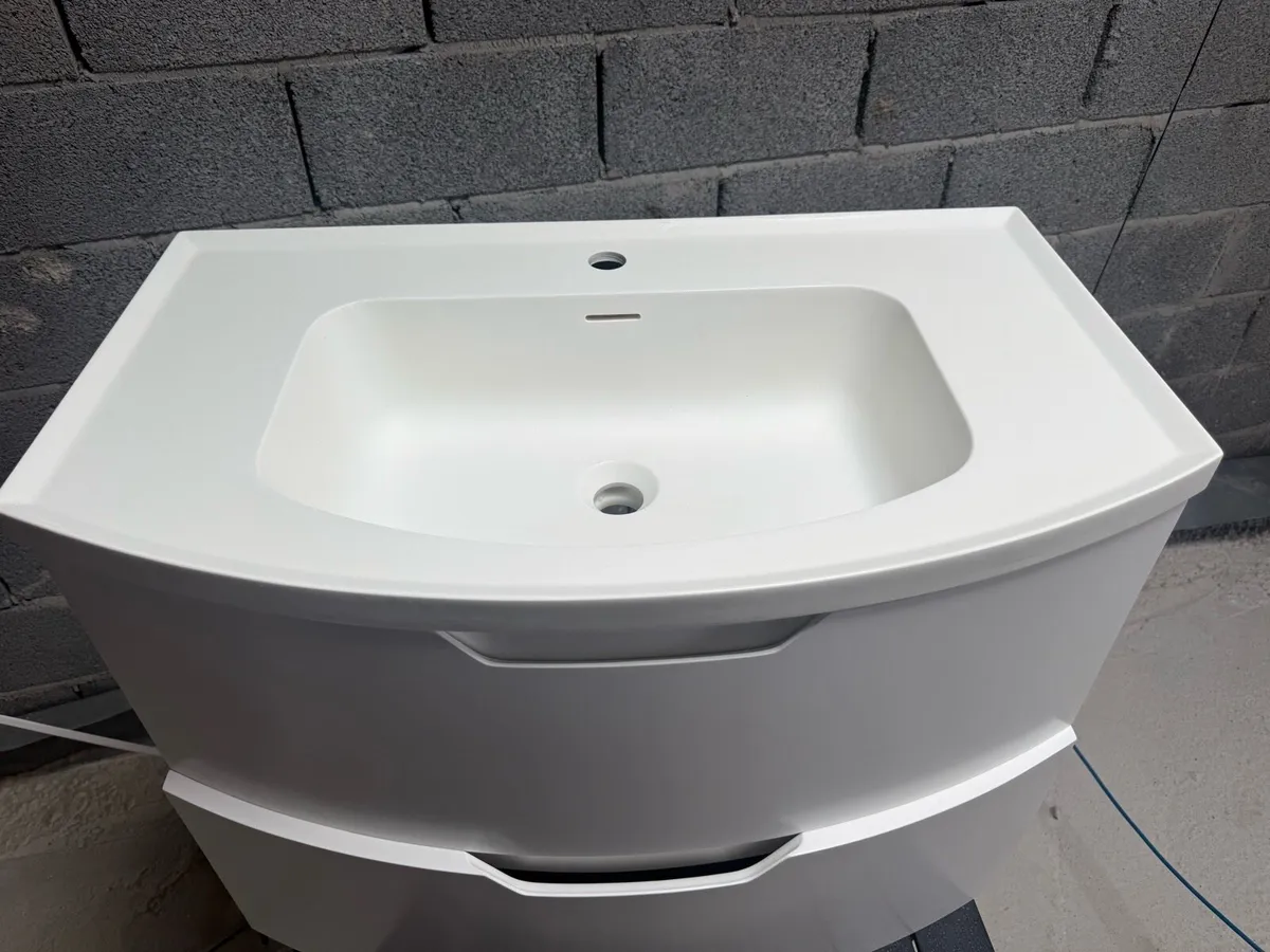 Bathroom basin unit - Image 2