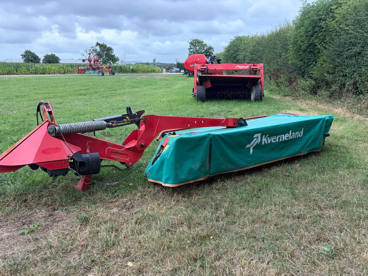 2017 - Kverneland 2832 Disc Mower - Image 2