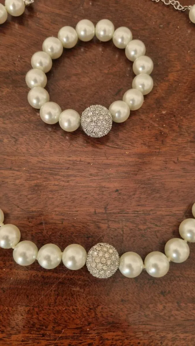 Cream Pearl Necklace and Bracelet - Image 2