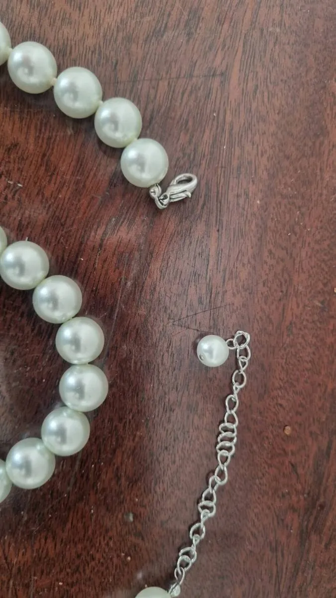 Cream Pearl Necklace and Bracelet - Image 3