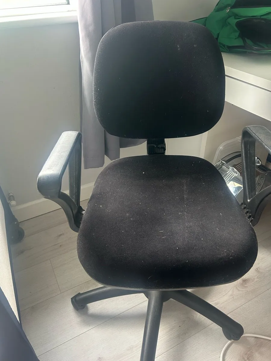 Office chair - Image 1