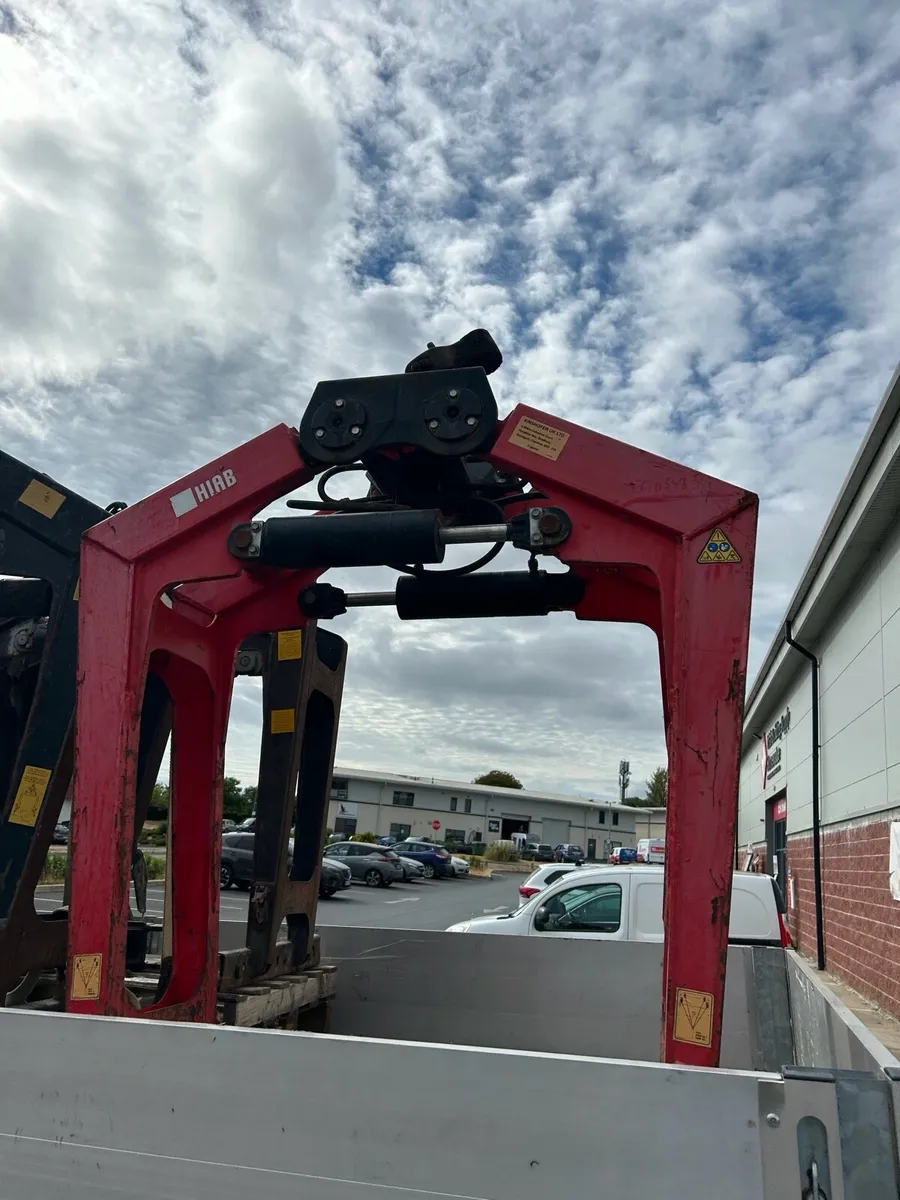 HIAB & Kinshoffer Crane Brick Grabs - Image 1