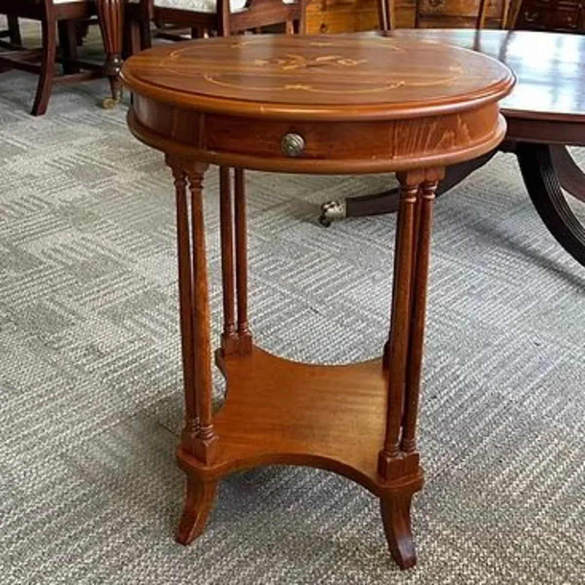 Elegant oval shaped mahogany occasional table with