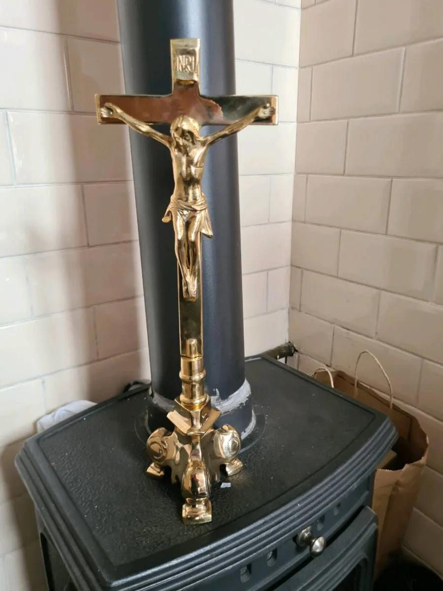 Brass crucifix - Image 2