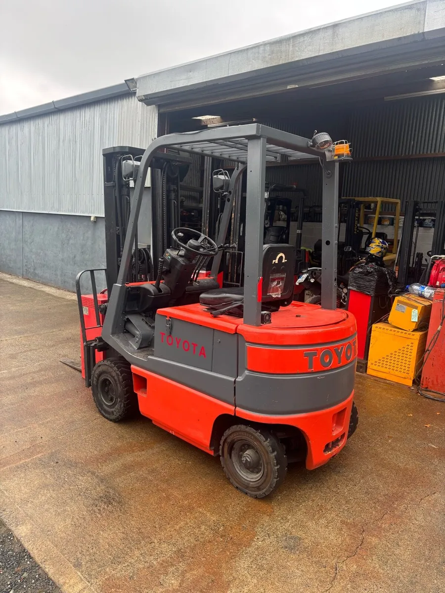 Forklift - Image 2
