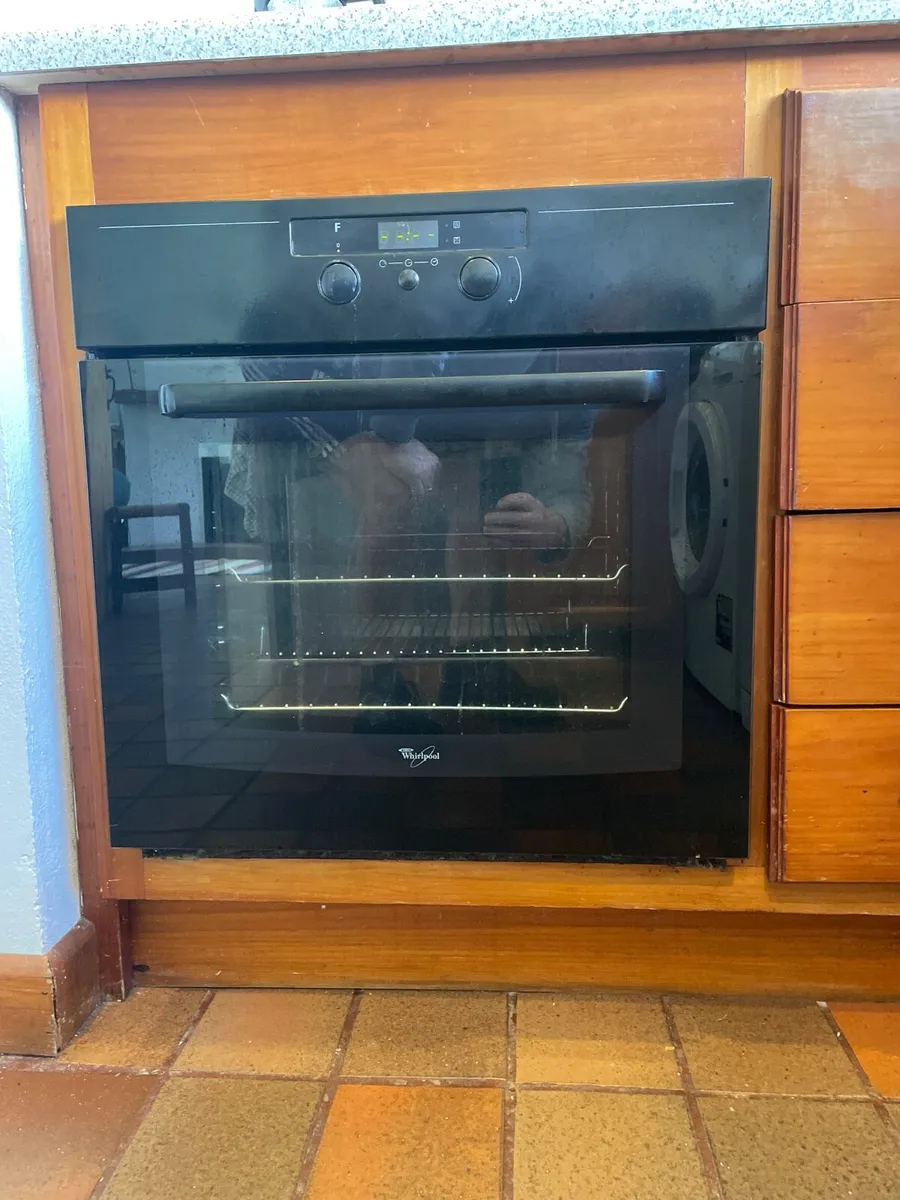 Kitchen including Whirlpool Oven - Image 4