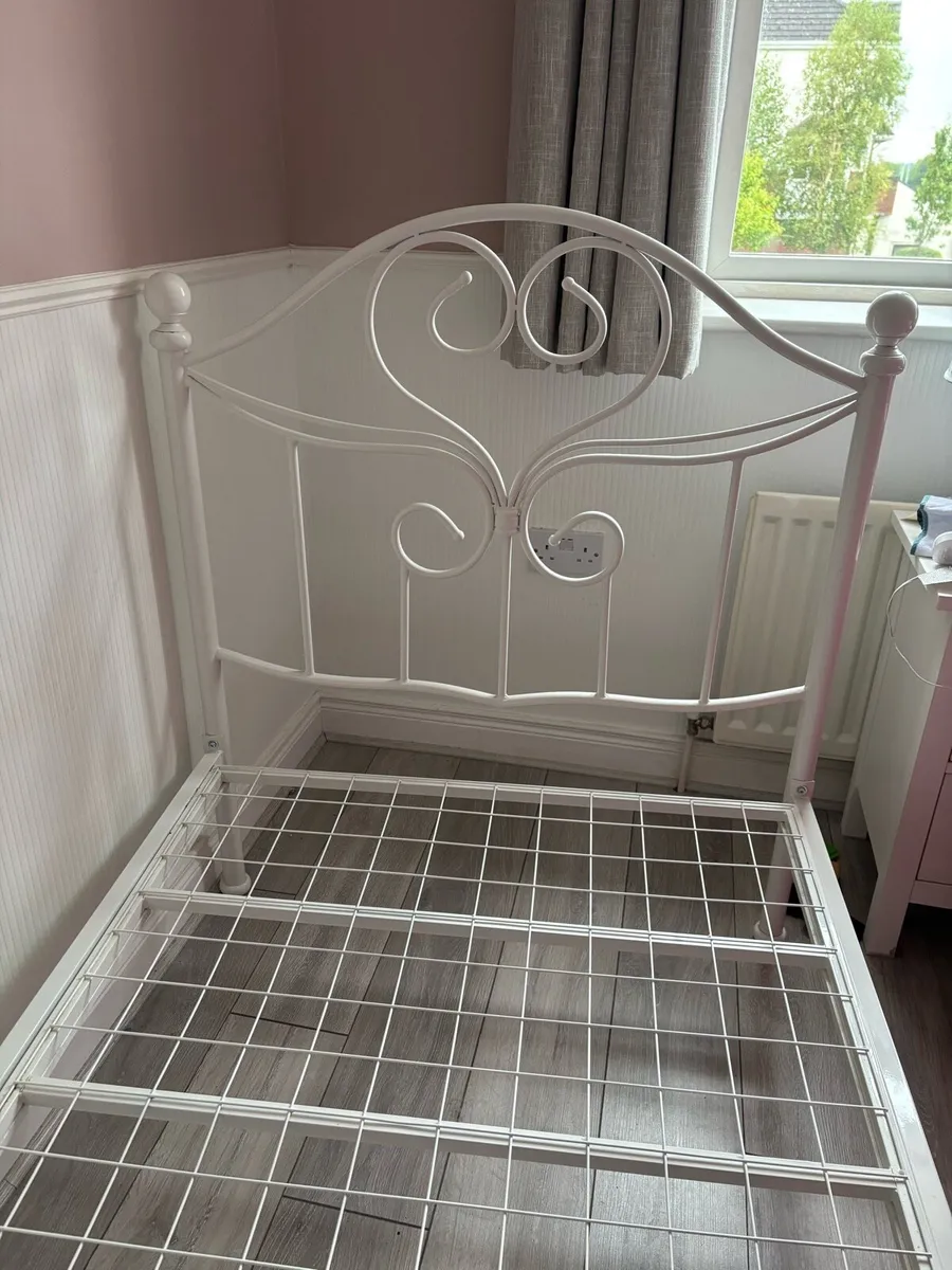 Single white bed frame - Image 1