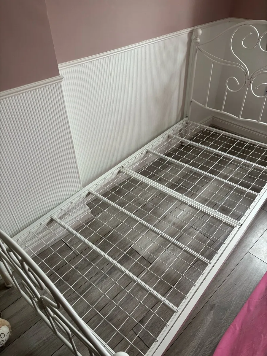 Single white bed frame - Image 2