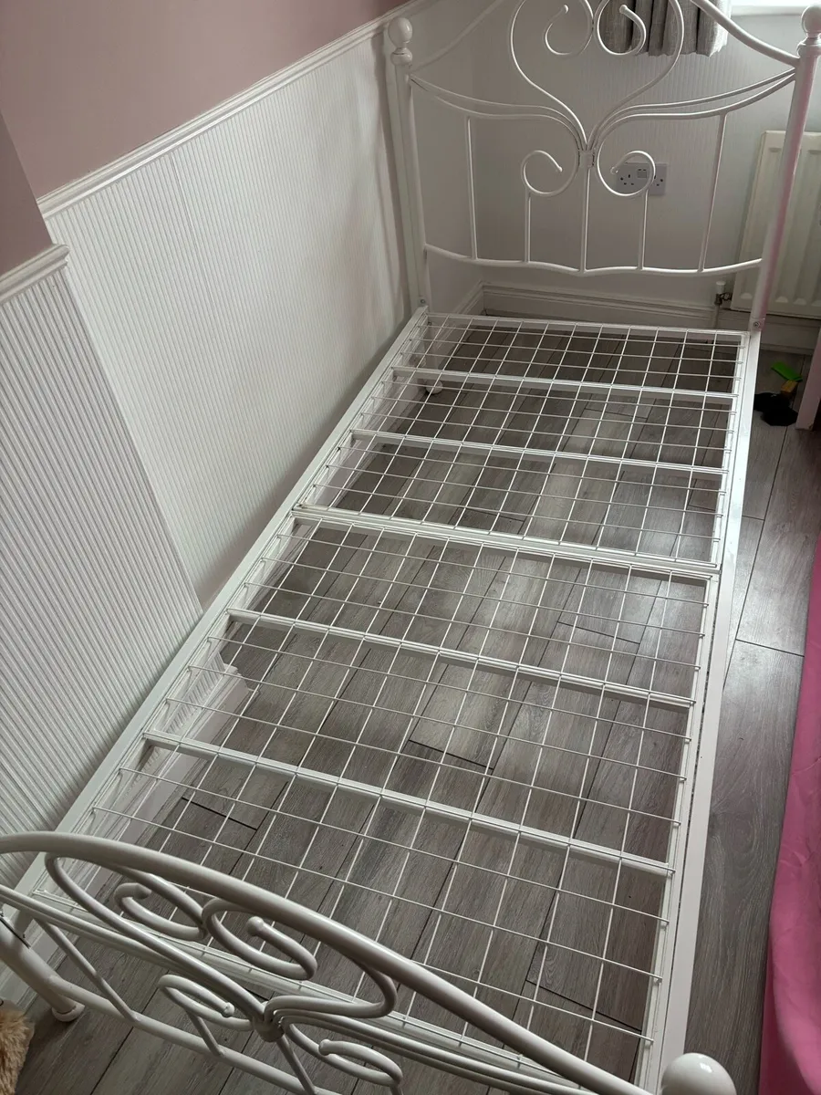 Single white bed frame - Image 3