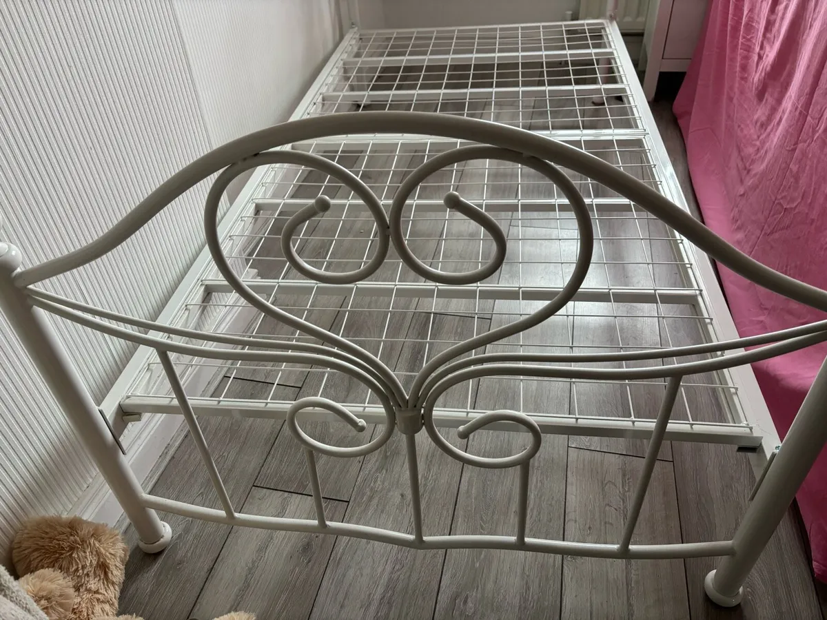 Single white bed frame - Image 4