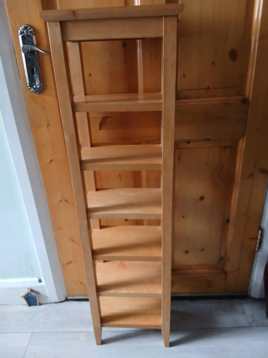 Compact shelving unit