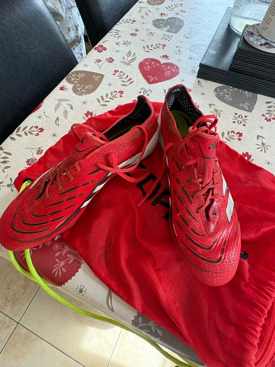 Red Predators - Football Boots - Image 1