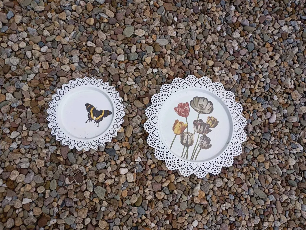 2 metal IKEA trays - Image 1