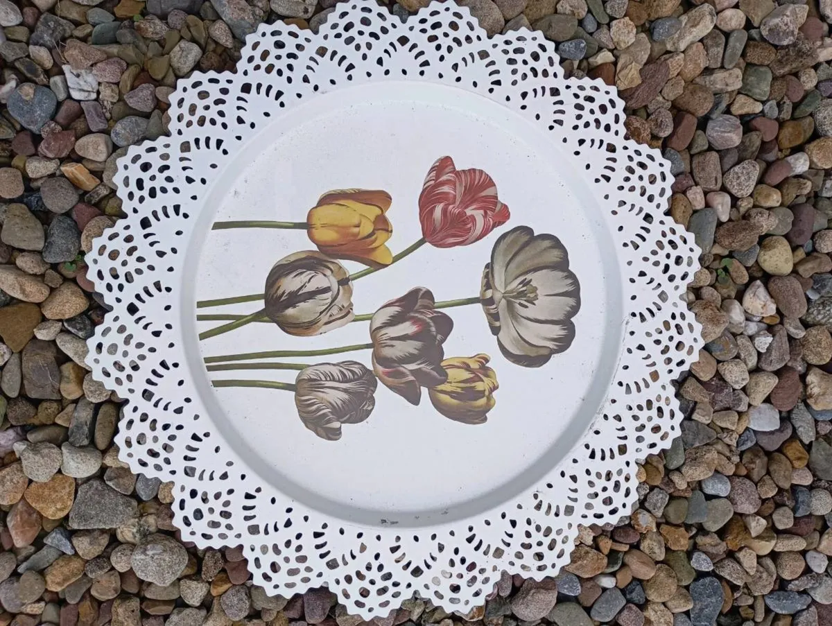 2 metal IKEA trays - Image 2