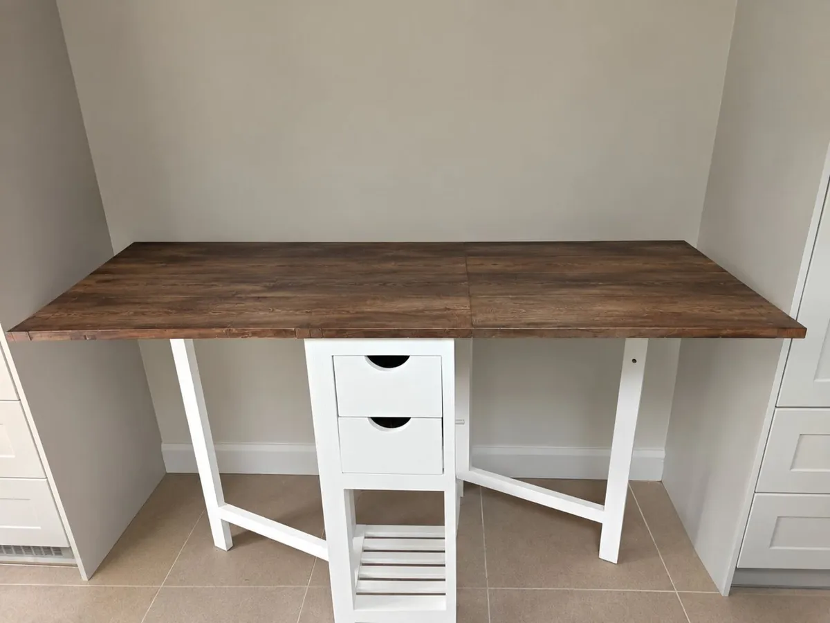 Kitchen table - Image 1