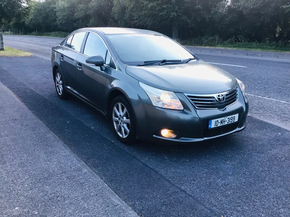 2010 Toyota Avensis - Image 1