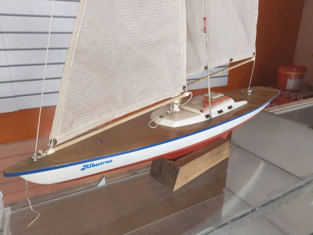 Pond Sailboat/yacht - Image 3