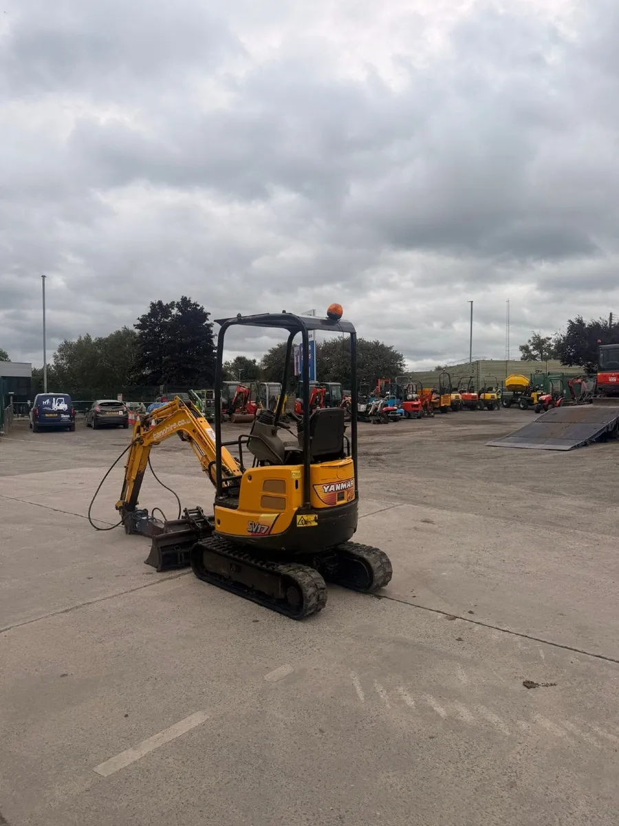 Yanmar sv17 mini digger - Image 2