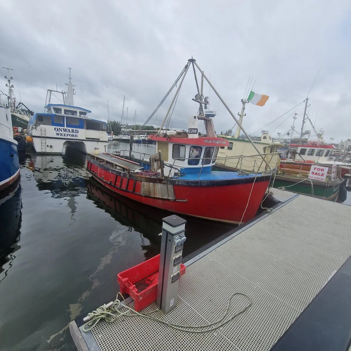 Commercial fishing boat - Image 4