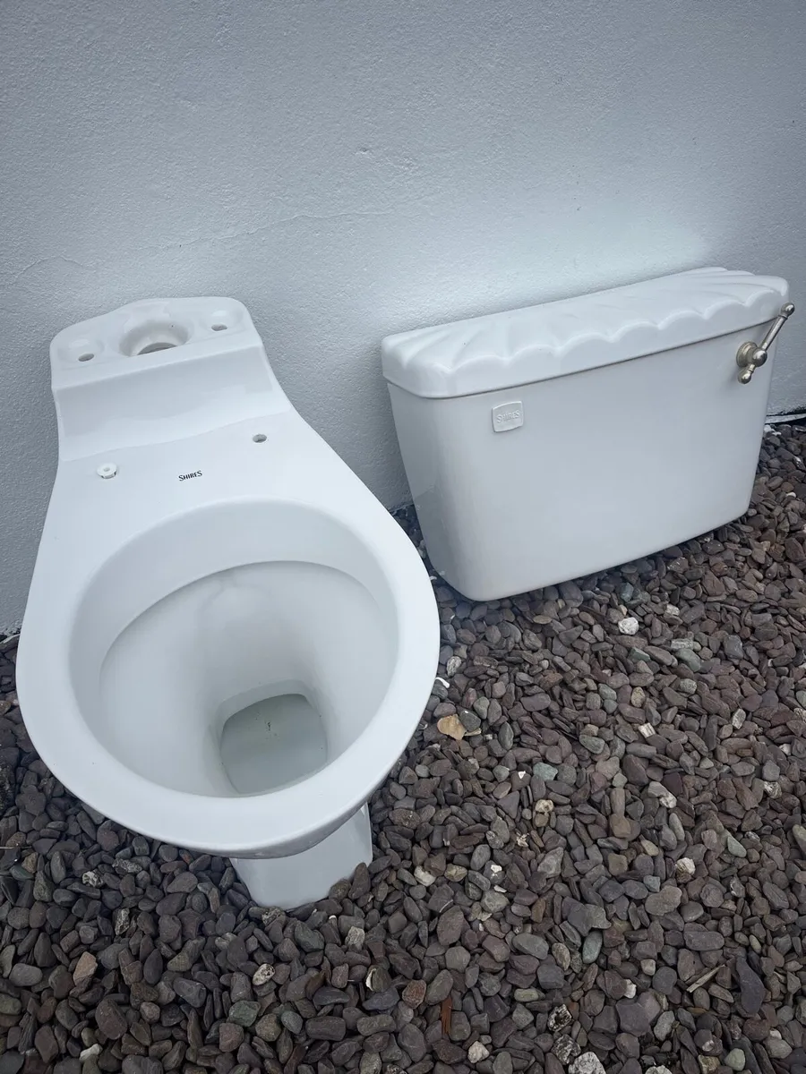 Shires  Toilet and cistern - Image 1