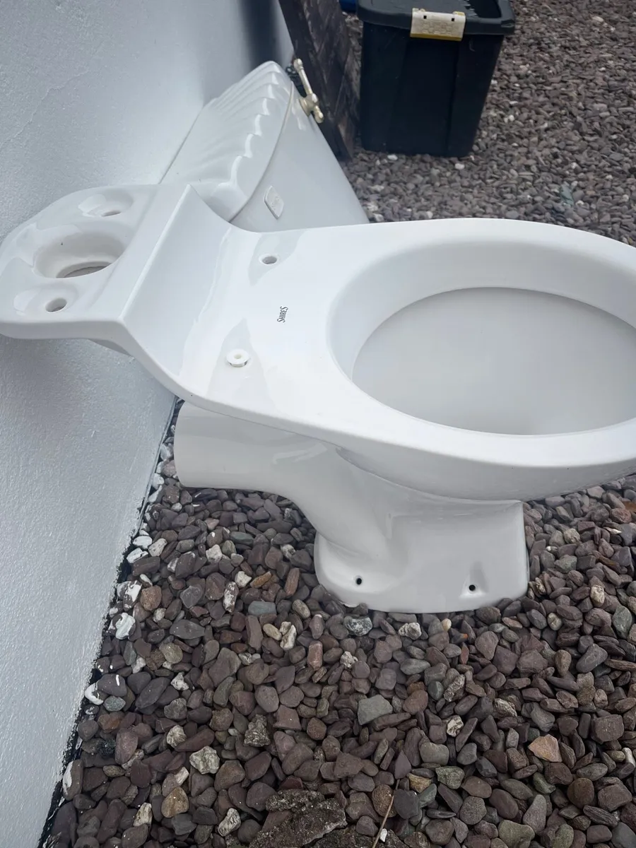 Shires  Toilet and cistern - Image 4