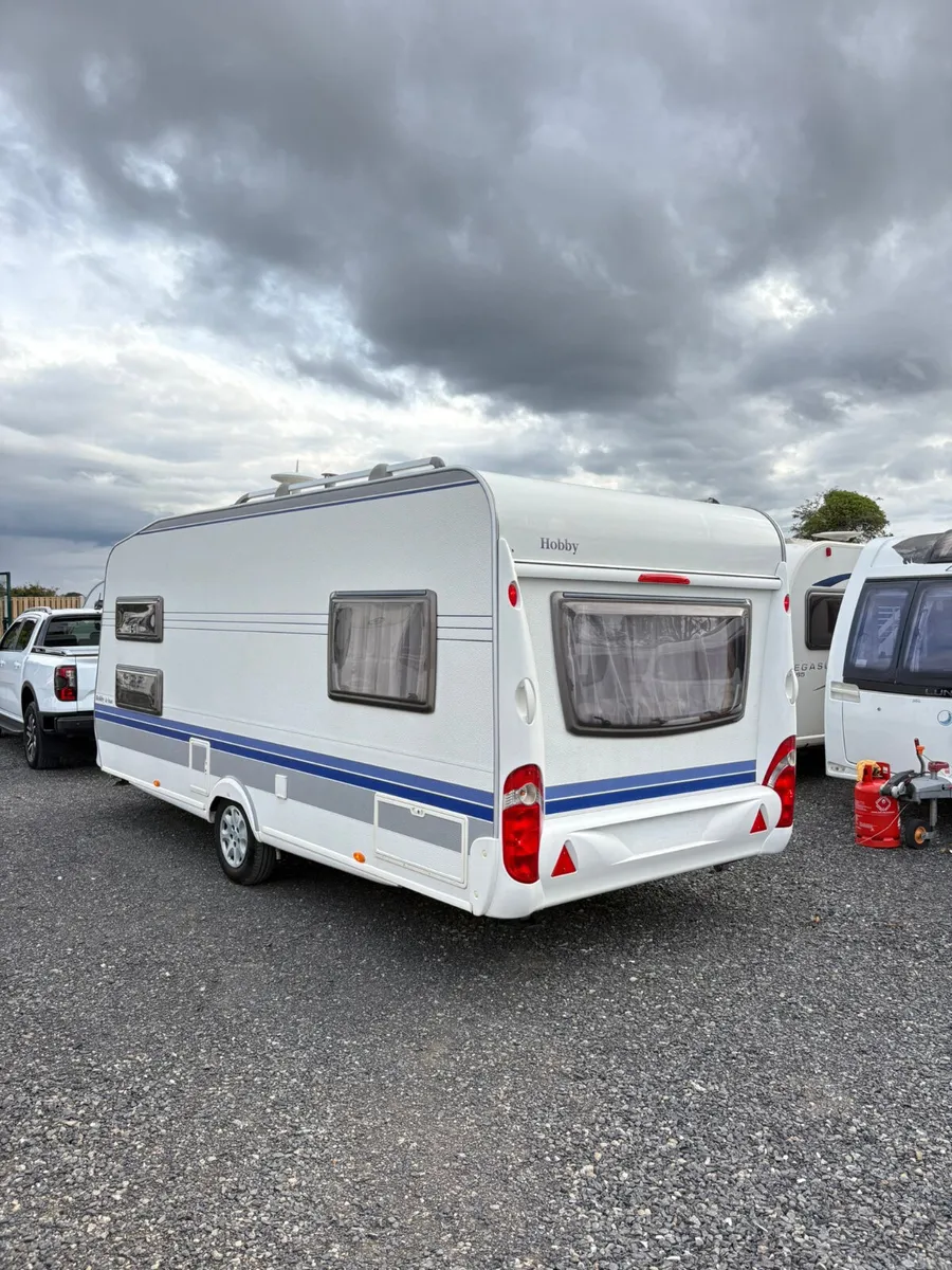 Hobby 6 Berth Fixed Bunkbed Caravan - Image 4