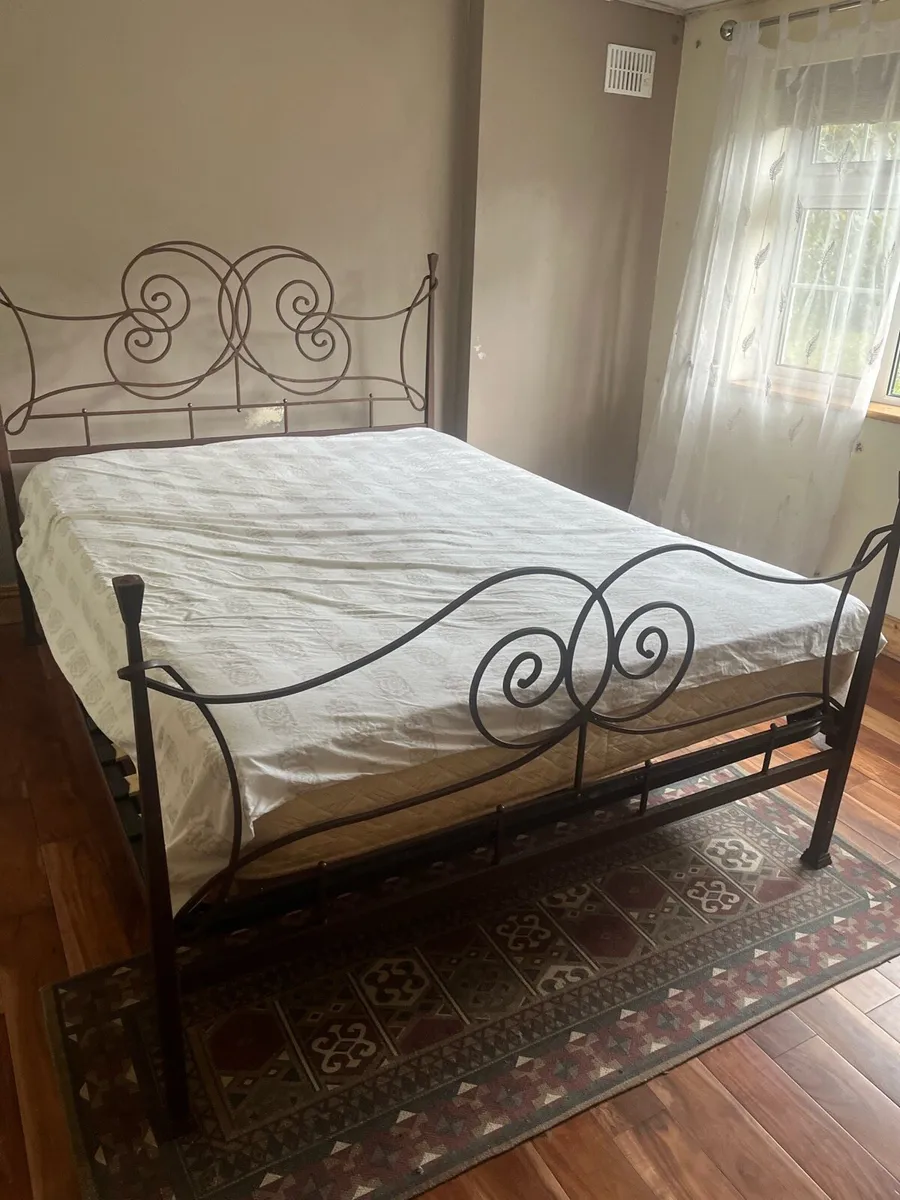 Bed - Image 1