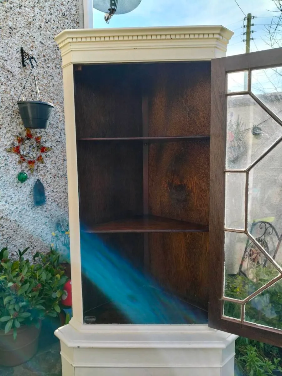 Antique Mahogany corner cabinet, with glass and do - Image 4