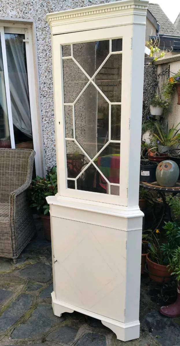 Antique Mahogany corner cabinet, with glass and do - Image 2