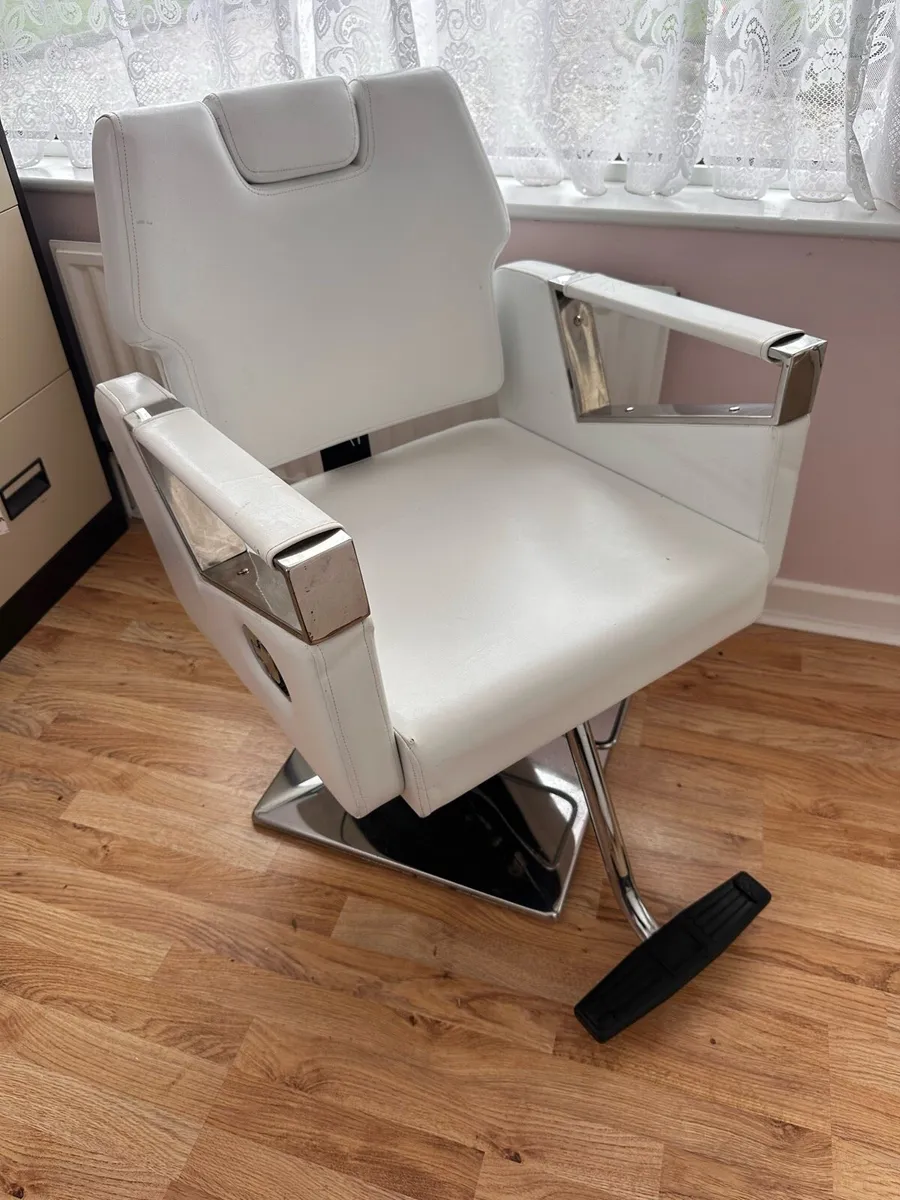 Reclining salon chair - Image 3