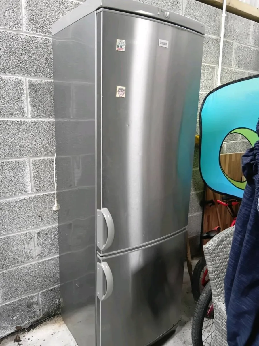 Washing machine and fridge freezer - Image 1