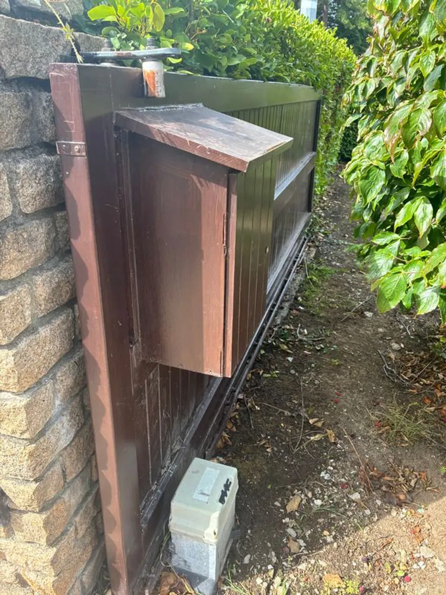 Solid Wooden Driveway Gate with letterbox 3.5m x 1.2m - Image 3