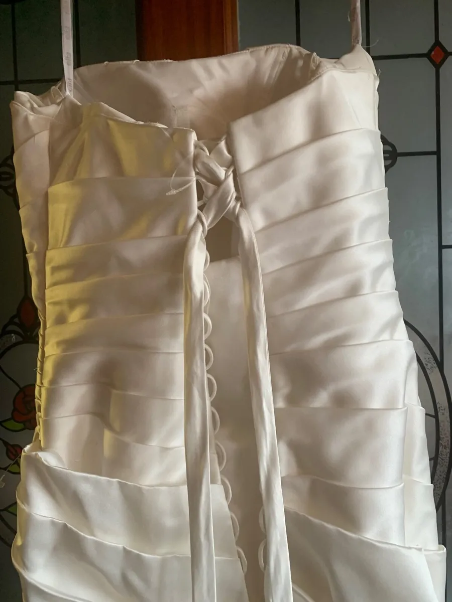 Wedding dress - Image 2