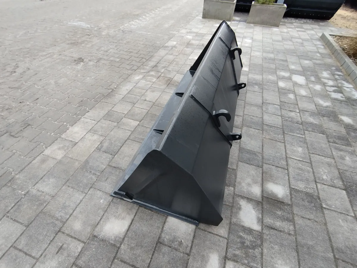 NEW | Front Loader Tractor Bucket Euro 8 Frame - Image 3