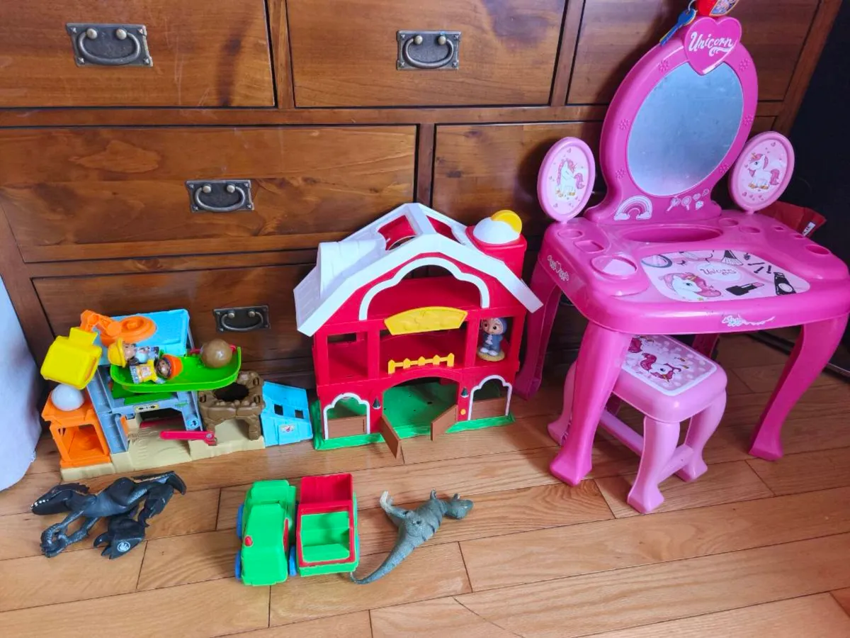 Toys - Image 2