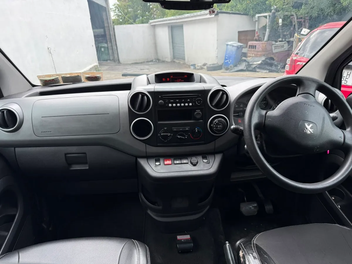 auto taxi for rent - Image 4