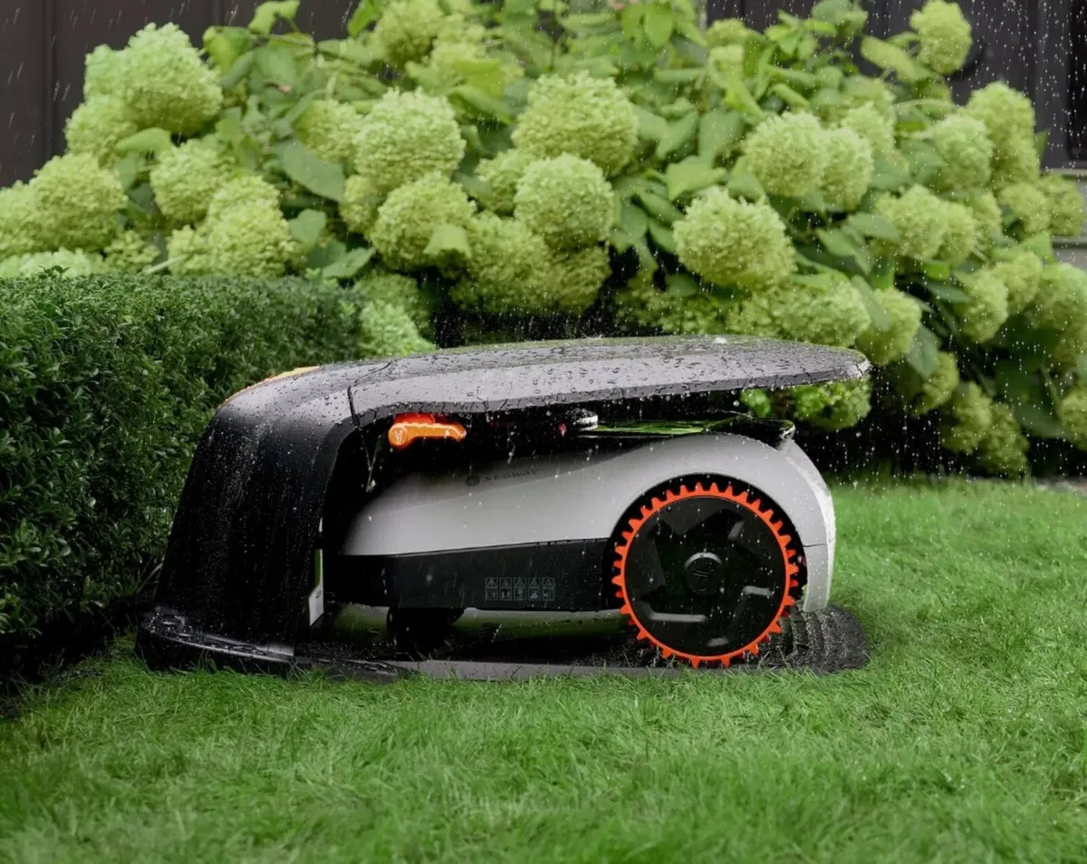 Segway Garage M . Robot lawnmower garage - Image 1