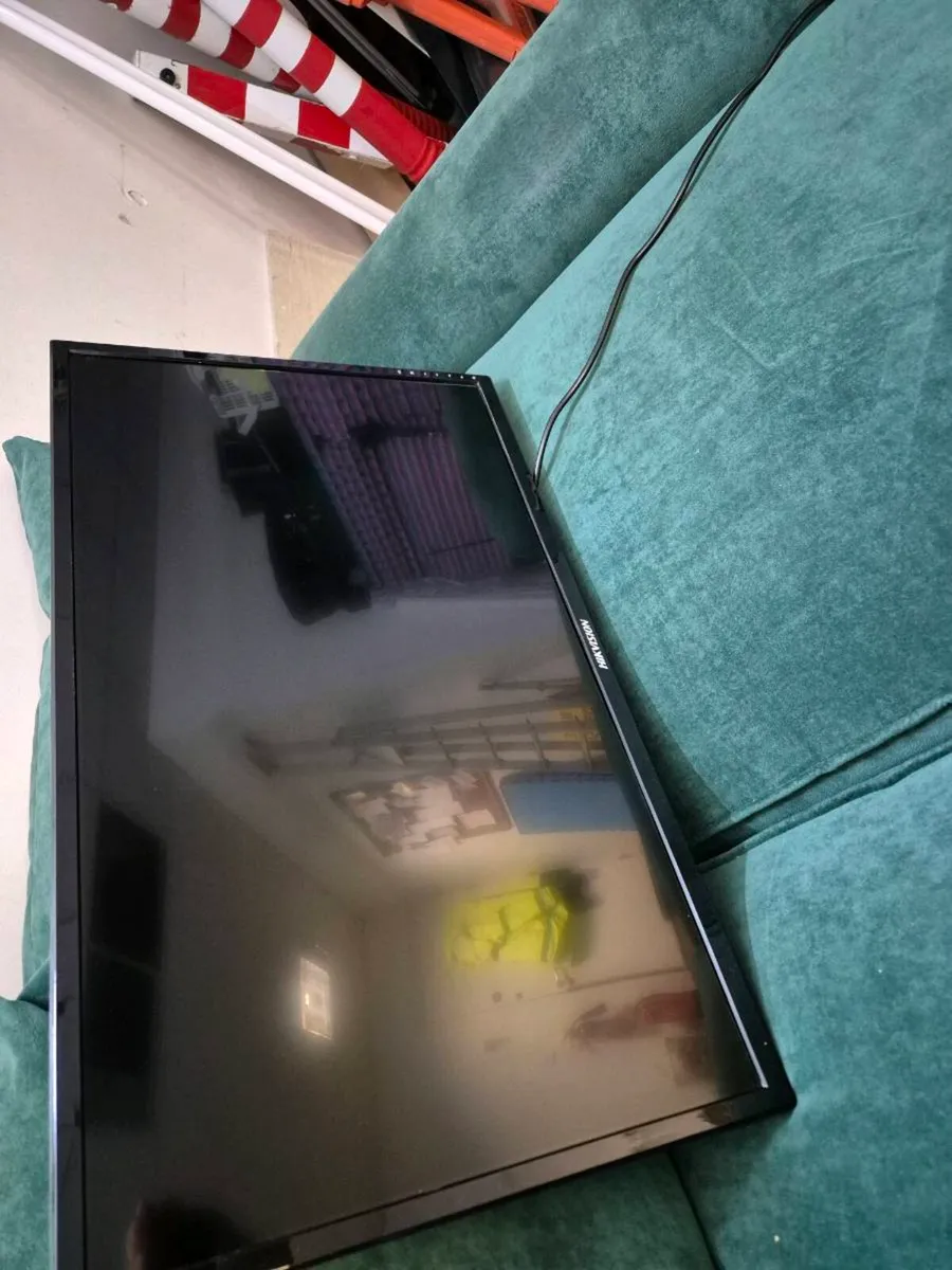 HIKVISION MONITOR 32 INCH - Image 1