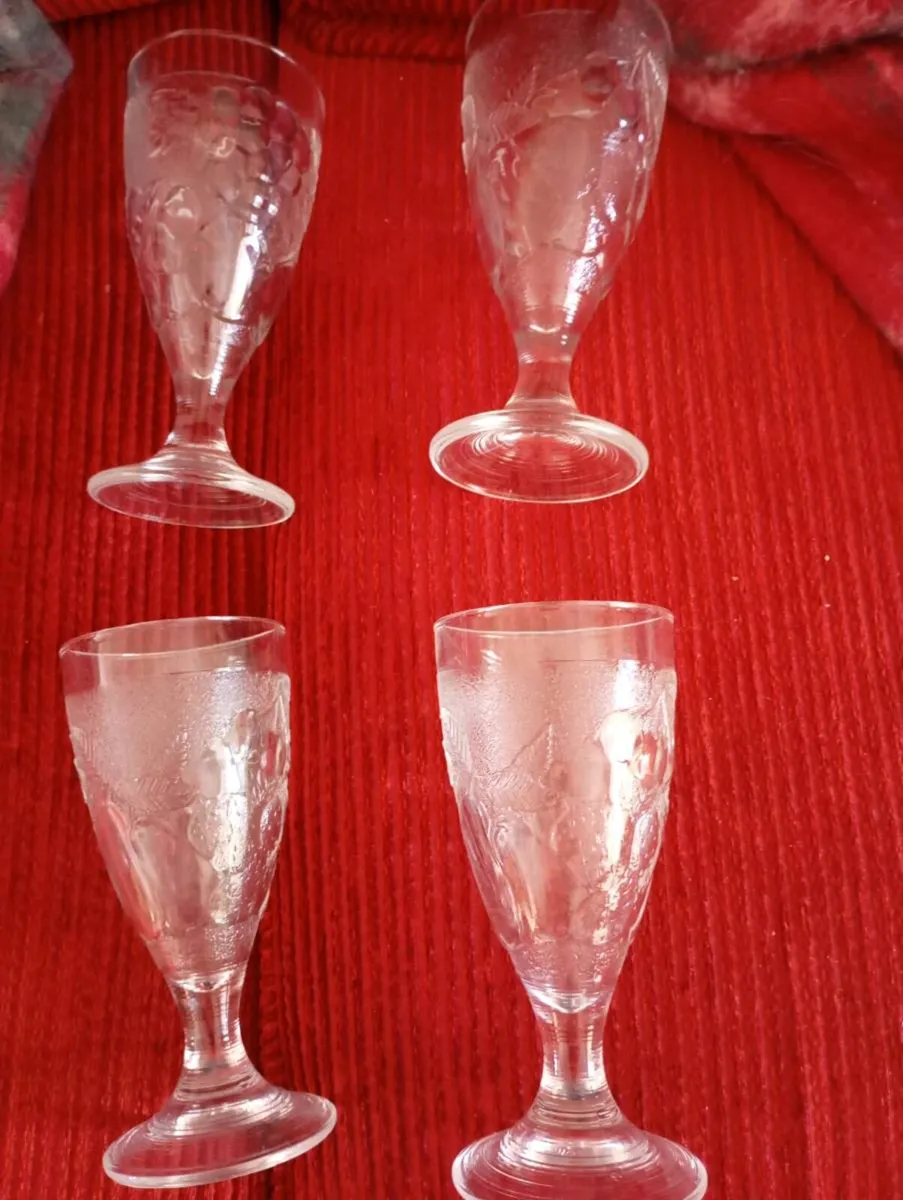 4 Glass Sundae Glasses - Image 1