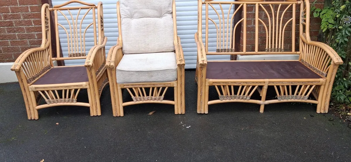 3 piece cane conservatory suite with 8 cushions - Image 2