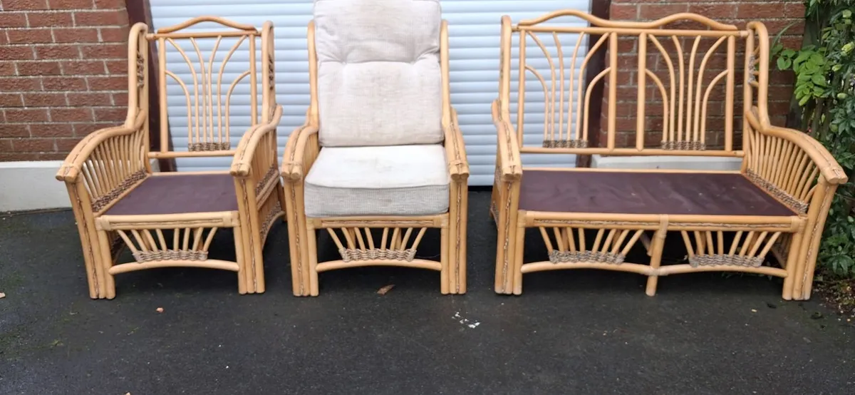3 piece cane conservatory suite with 8 cushions - Image 4